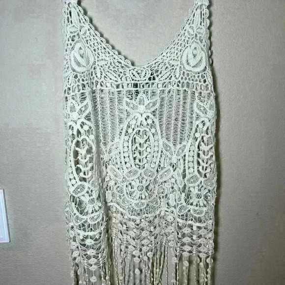 Fulltilt crocheted boho top size medium beige color in excellent condition - Picture 2 of 3